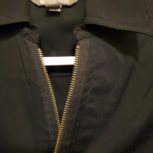 Spanner twist front blouse with zipper edging - Picture 3 of 6